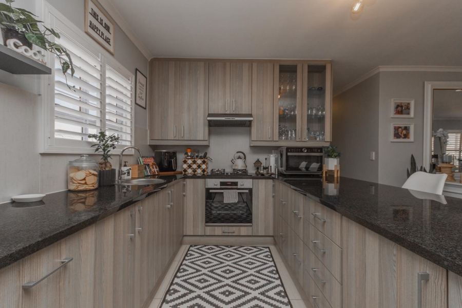 3 Bedroom Property for Sale in Sunningdale Western Cape